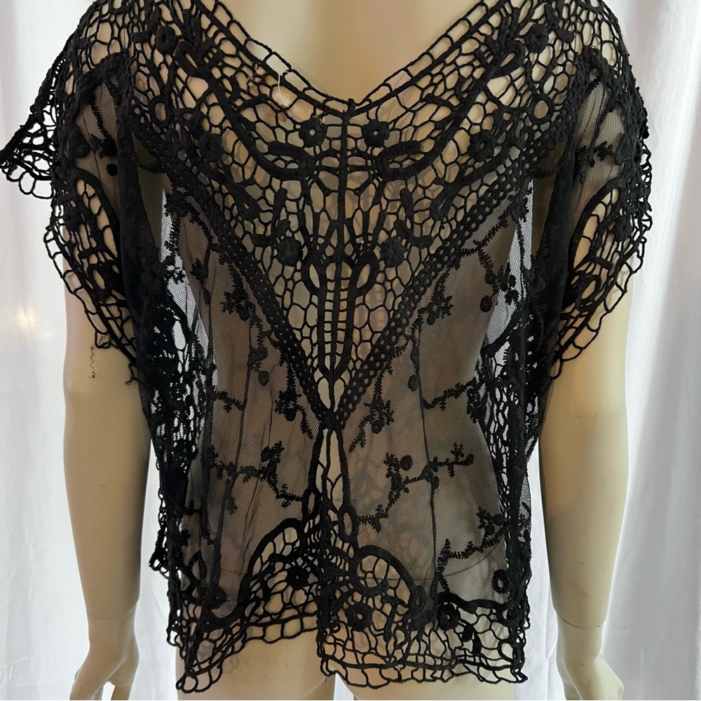 Black Swan Crochet lace top - unique and very intricate - Picture 3 of 5